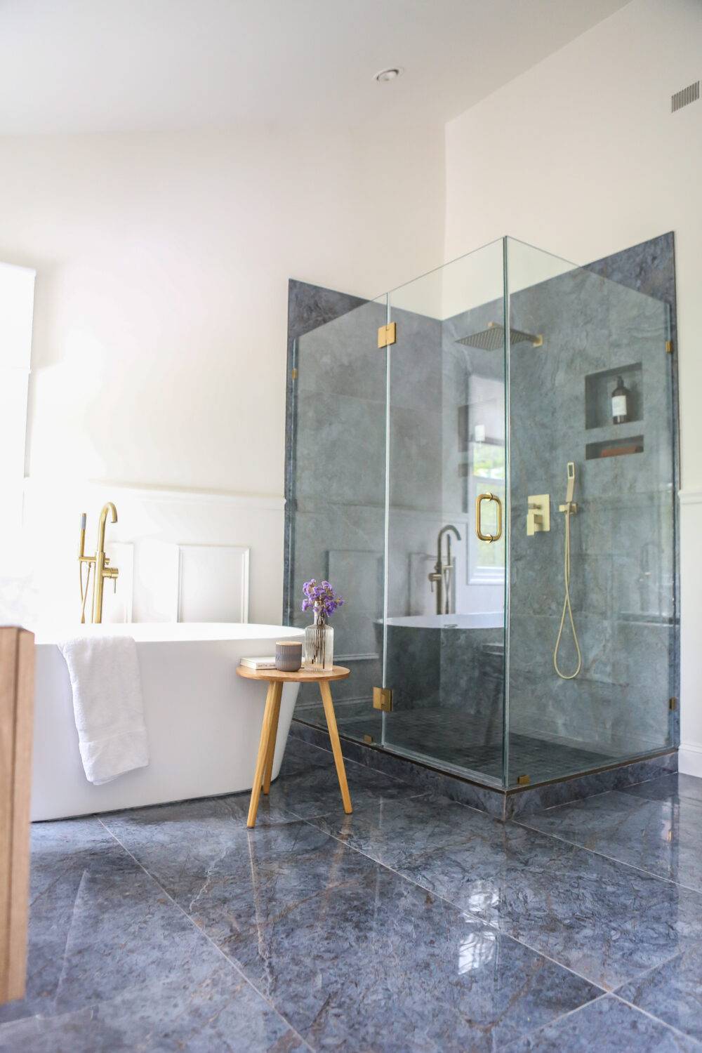Bathroom featuring Aqua Blu large-format marble-look floor tile. 